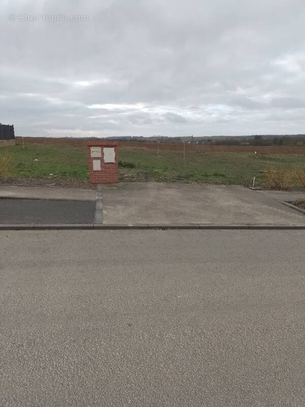 Terrain à ETREILLERS