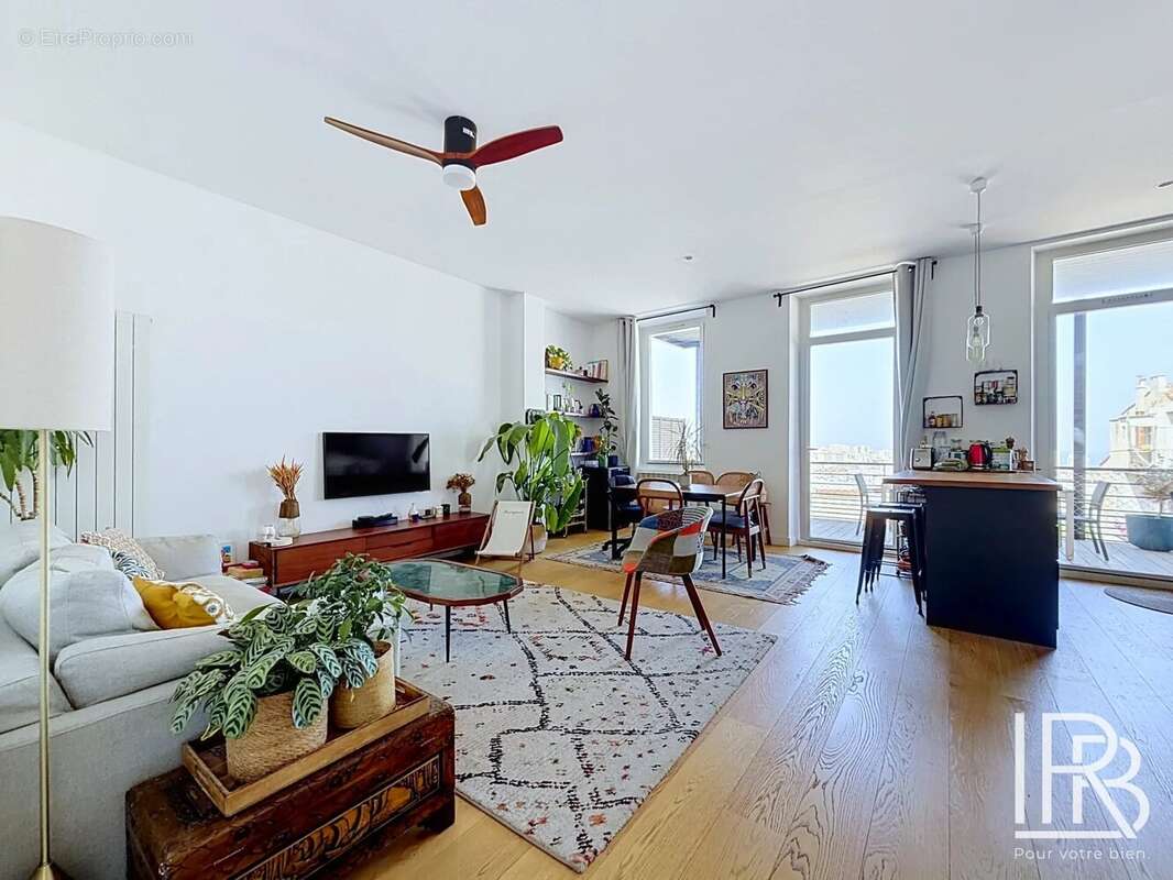 Appartement à Marseille-7e  - photo 2