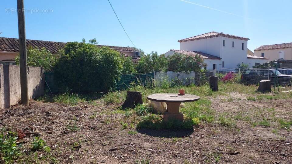 Terrain à LA CRAU