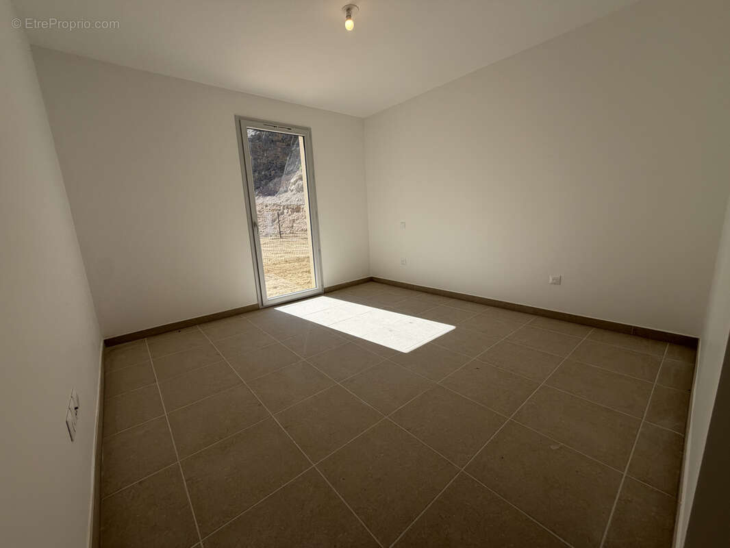 Appartement neuf T4 de 87m2 avec 150m2 de jardin et garage - photo 9
