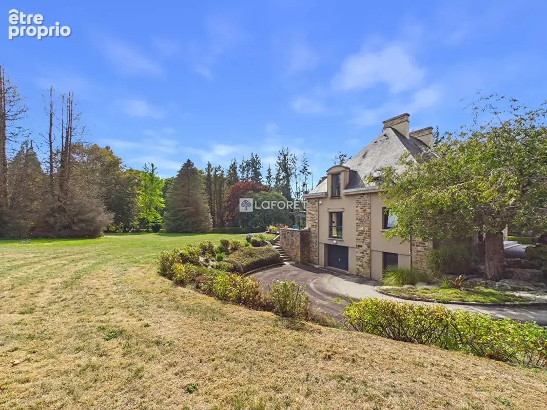 Maison CHATEAULIN 10 Pièces 253.77 m² - photo 2