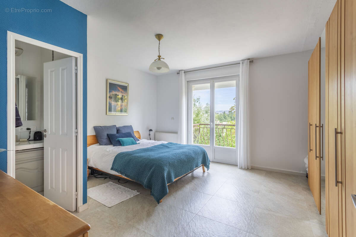 Maison à SIMIANE-COLLONGUE