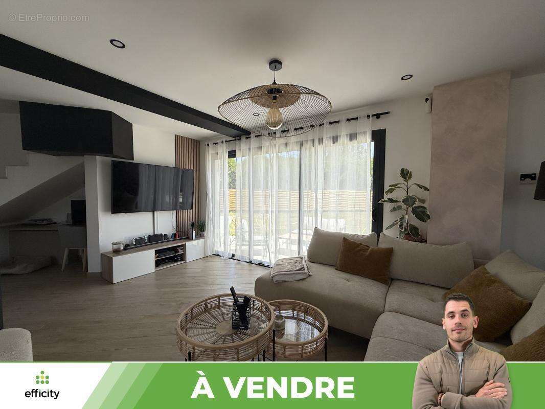 Maison à FONTAINE-LE-COMTE