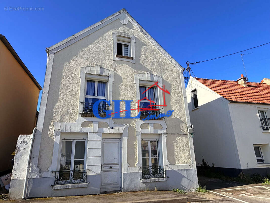 Appartement à COMBS-LA-VILLE