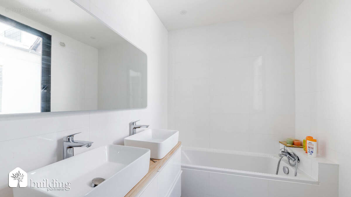 À vendre - Levallois-Perret Parc des 5 Continents - Maison ancienne rénovée avec terrasses de 139 m² - photo 11