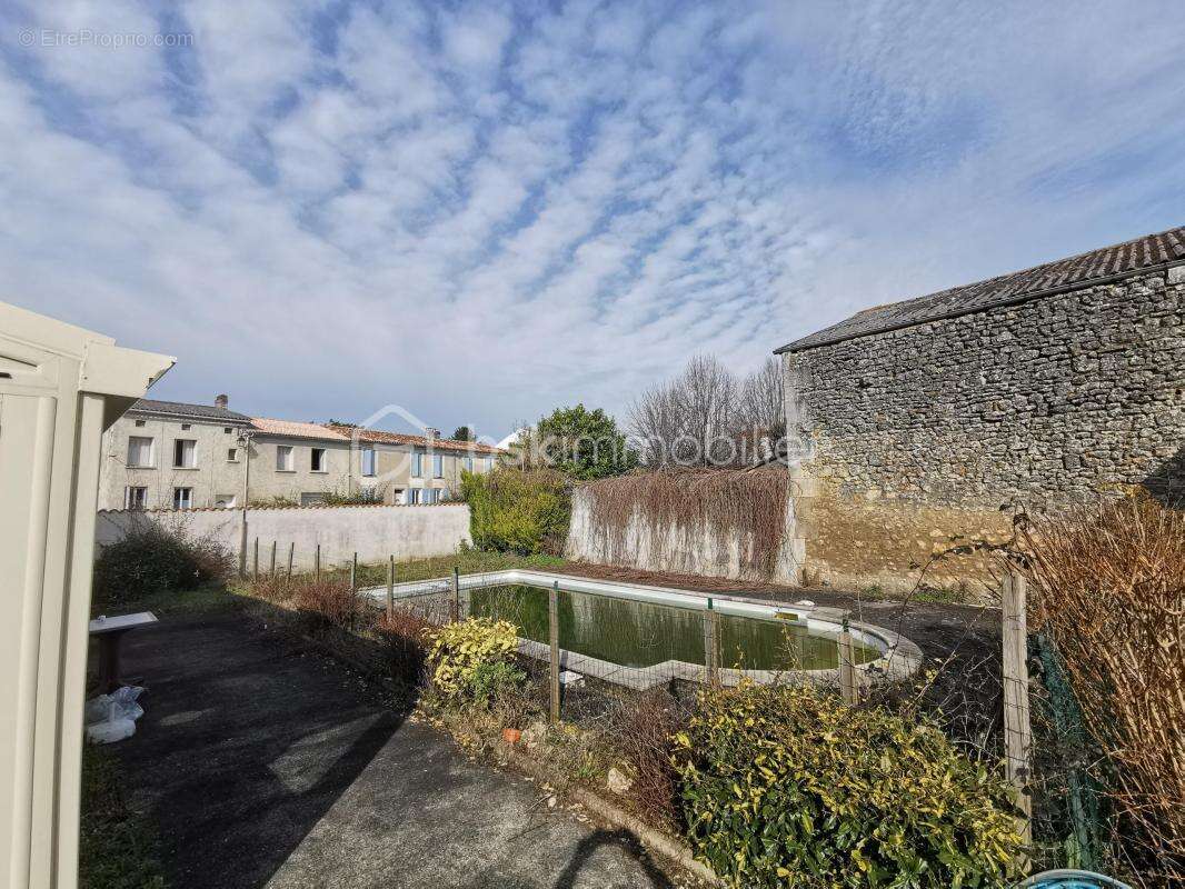 Appartement à SAINT-GENIS-DE-SAINTONGE