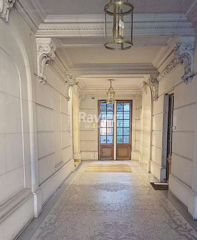 Appartement à PARIS-16E
