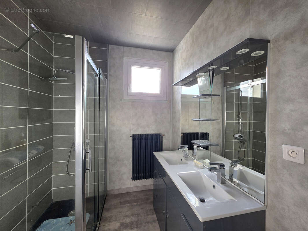 Maison à PERIGNAT-LES-SARLIEVE