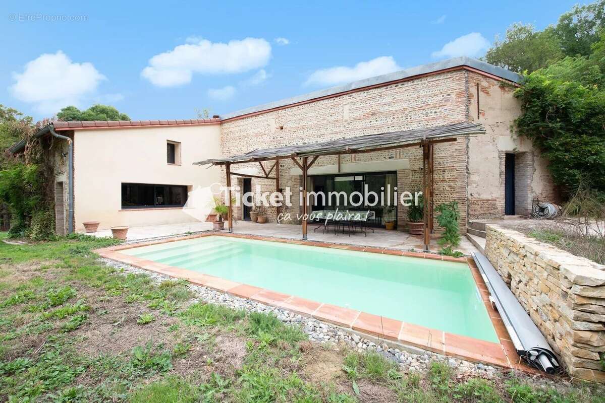 Maison à MONTAIGUT-SUR-SAVE