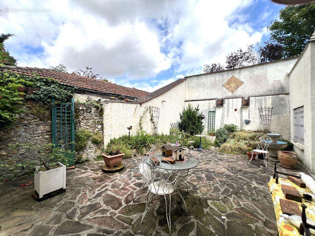Maison à NEAUPHLE-LE-CHATEAU