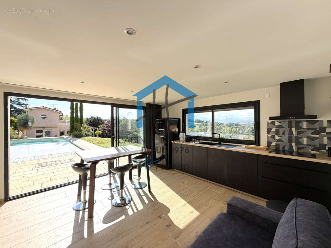 Villa type 7 de 210 m2 avec piscine LA FOUILLOUSE - ECULIEU - photo 4