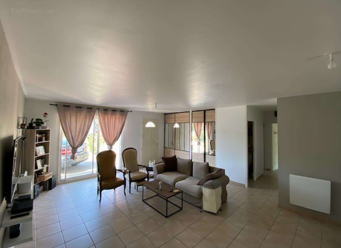 Maison 90 m² à La Lande-De-Fronsac  - photo 2