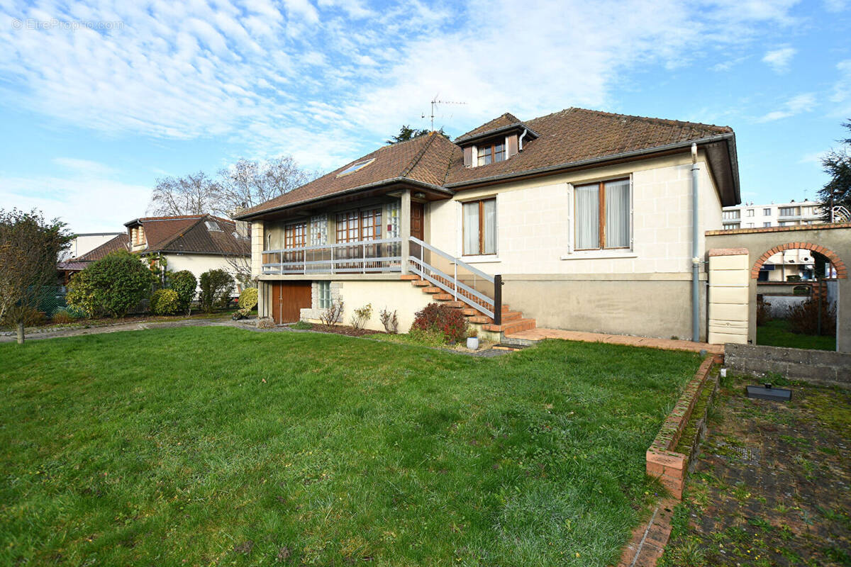 Maison à BOIS-D'ARCY