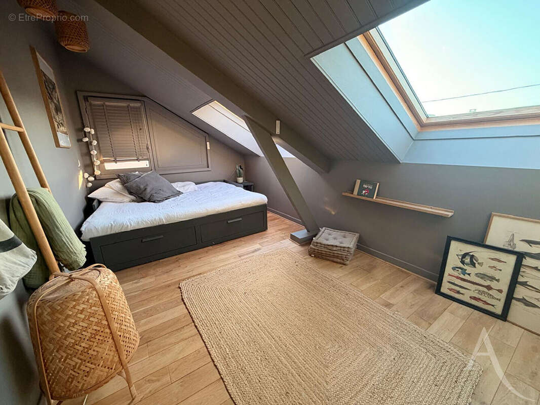 Maison à SAINTE-GENEVIEVE-DES-BOIS