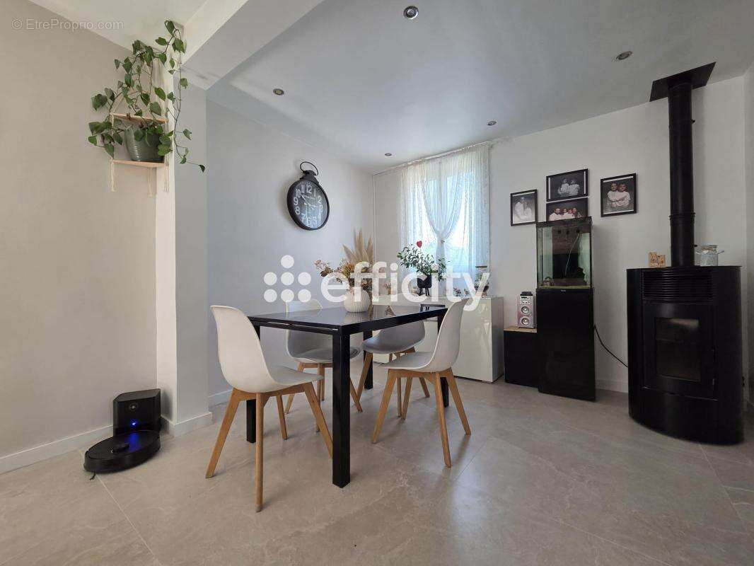 Appartement à SAINT-CYR-SUR-MER