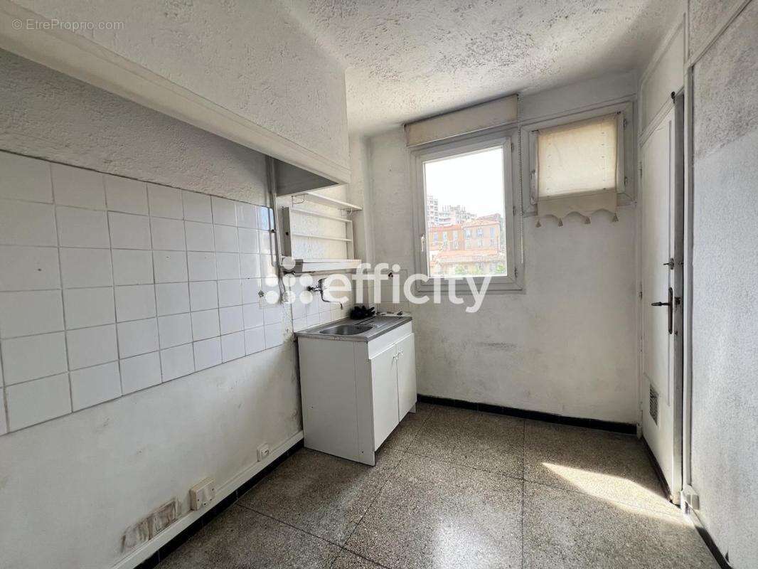 Appartement à MARSEILLE-4E