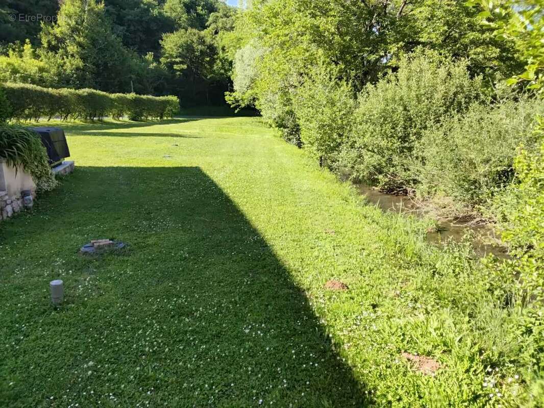 Appartement à SALLES-COURBATIES