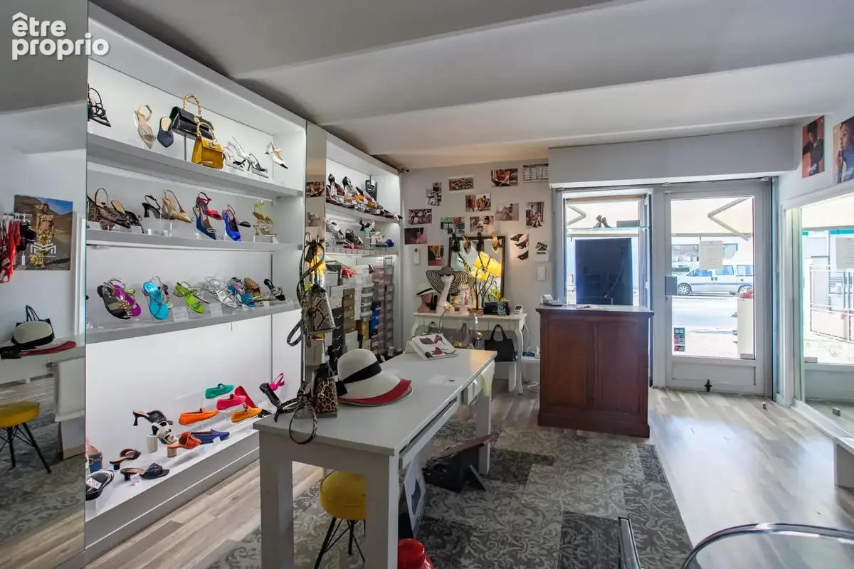 Commerce 55 m² à Cabrieres-D'avignon  - photo 3