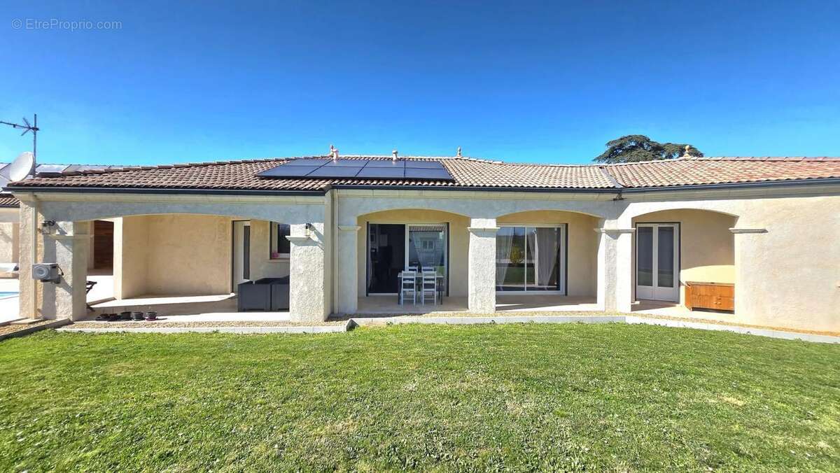 Maison à MONTAIGU-DE-QUERCY
