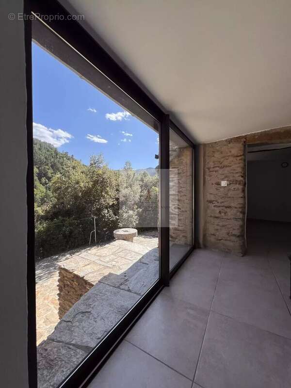 Maison à LE COLLET-DE-DEZE