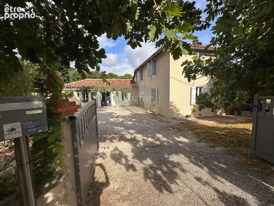 Photo Maison à Lagarde-Hachan au prix de 276 000€
