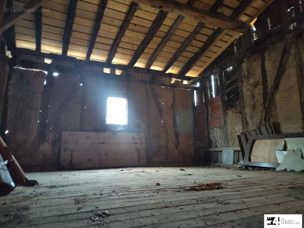 Maison à MONTBRUN-BOCAGE