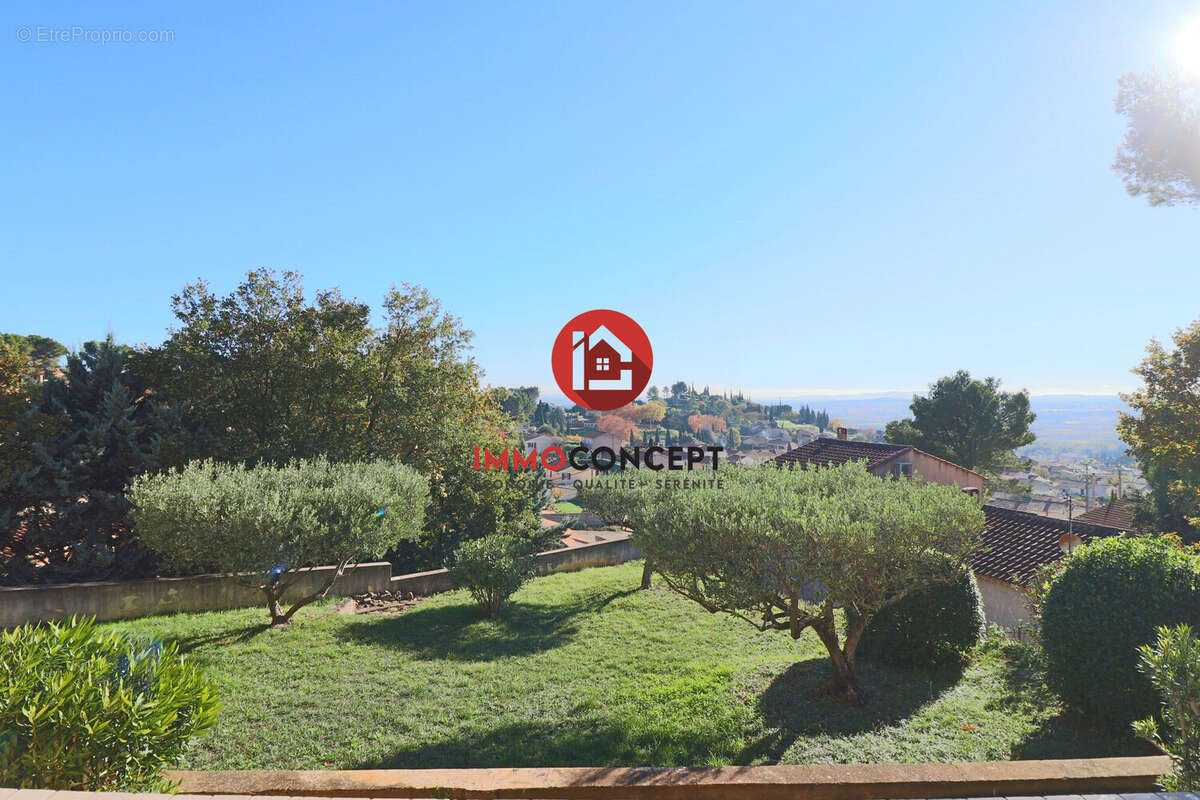 Maison à LAUDUN-L'ARDOISE