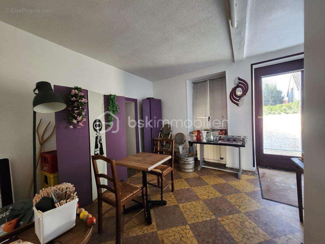 Commerce à COURS-LES-BARRES