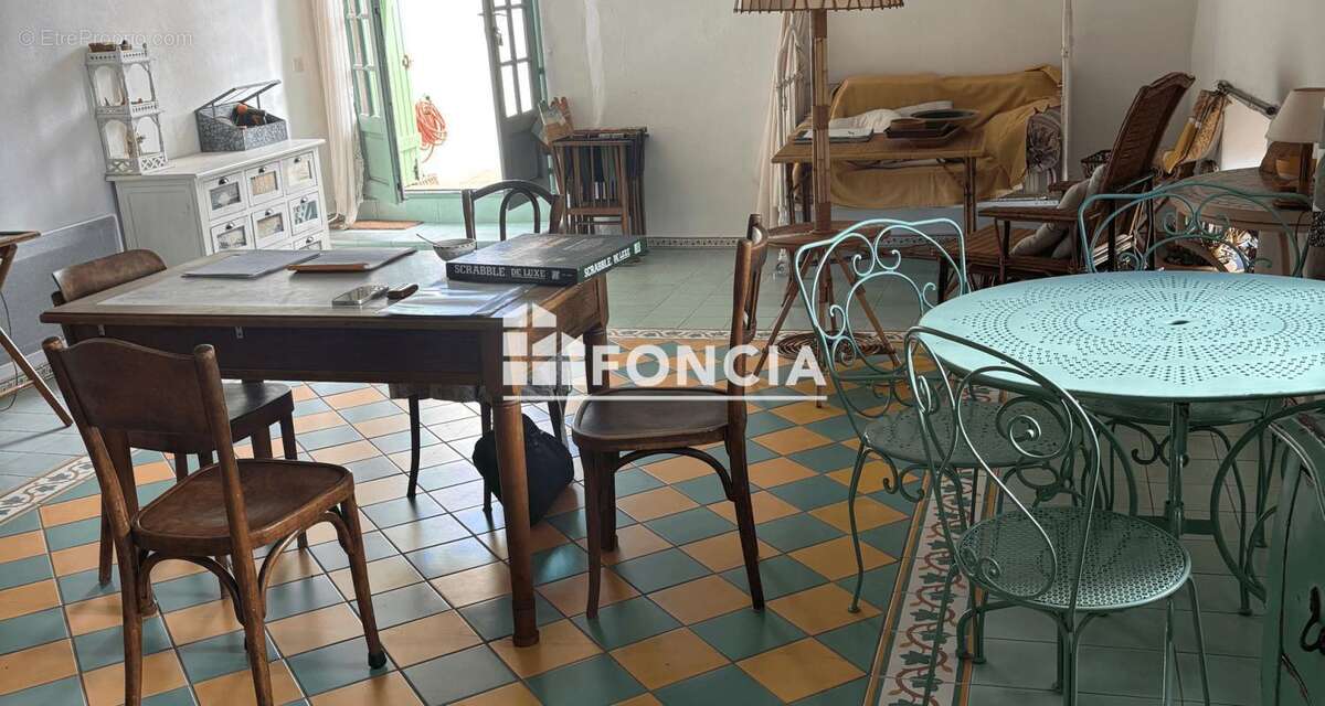 Appartement à VEZENOBRES