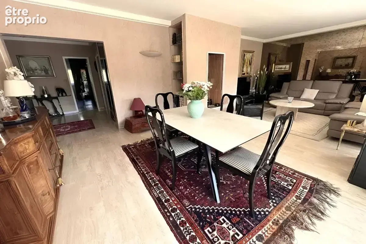 CHARBONNIERES  LES BAINS . Appartement  109m2 - 4 pièces- Avec terrasse ,cave et garage - photo 5