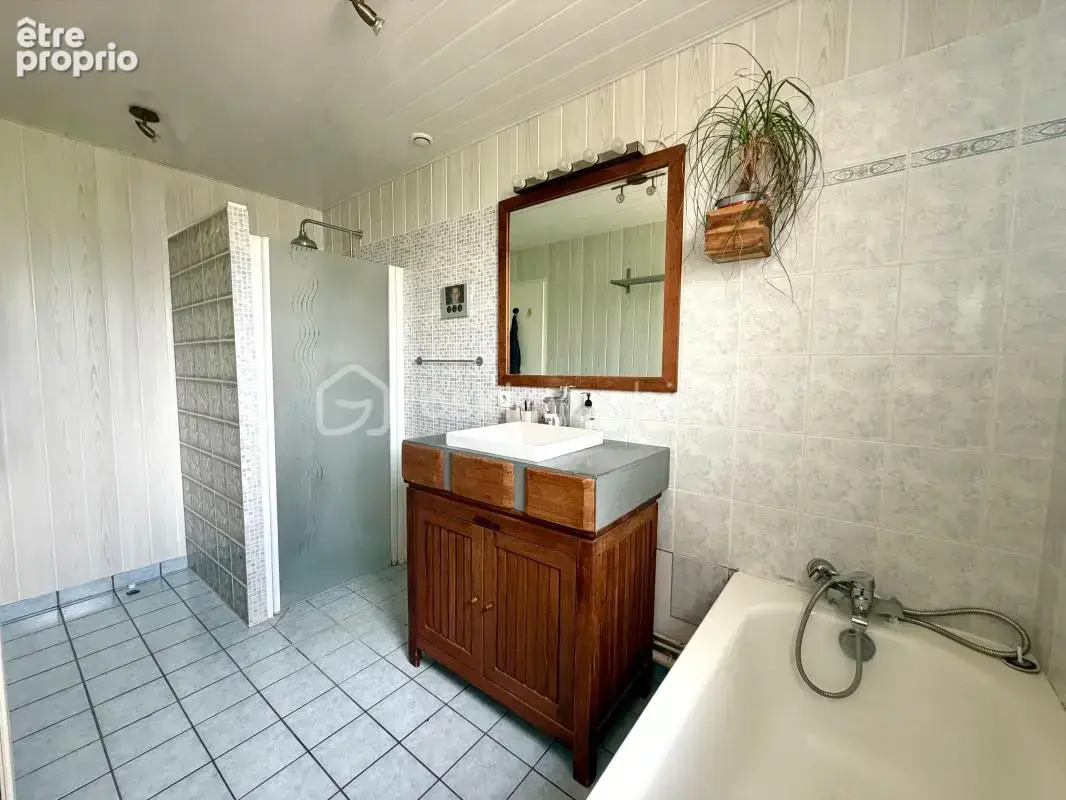 Maison familiale T6 104m2 au cœur du Bourg - photo 8
