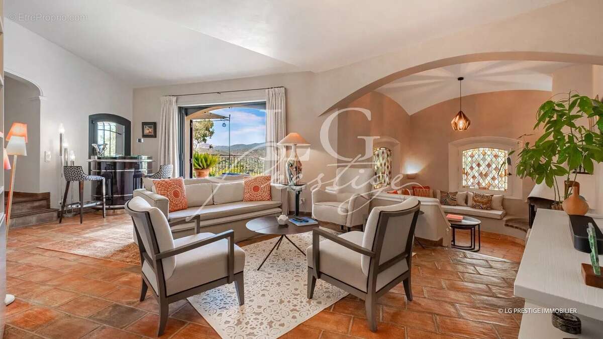 Maison à MANDELIEU-LA-NAPOULE