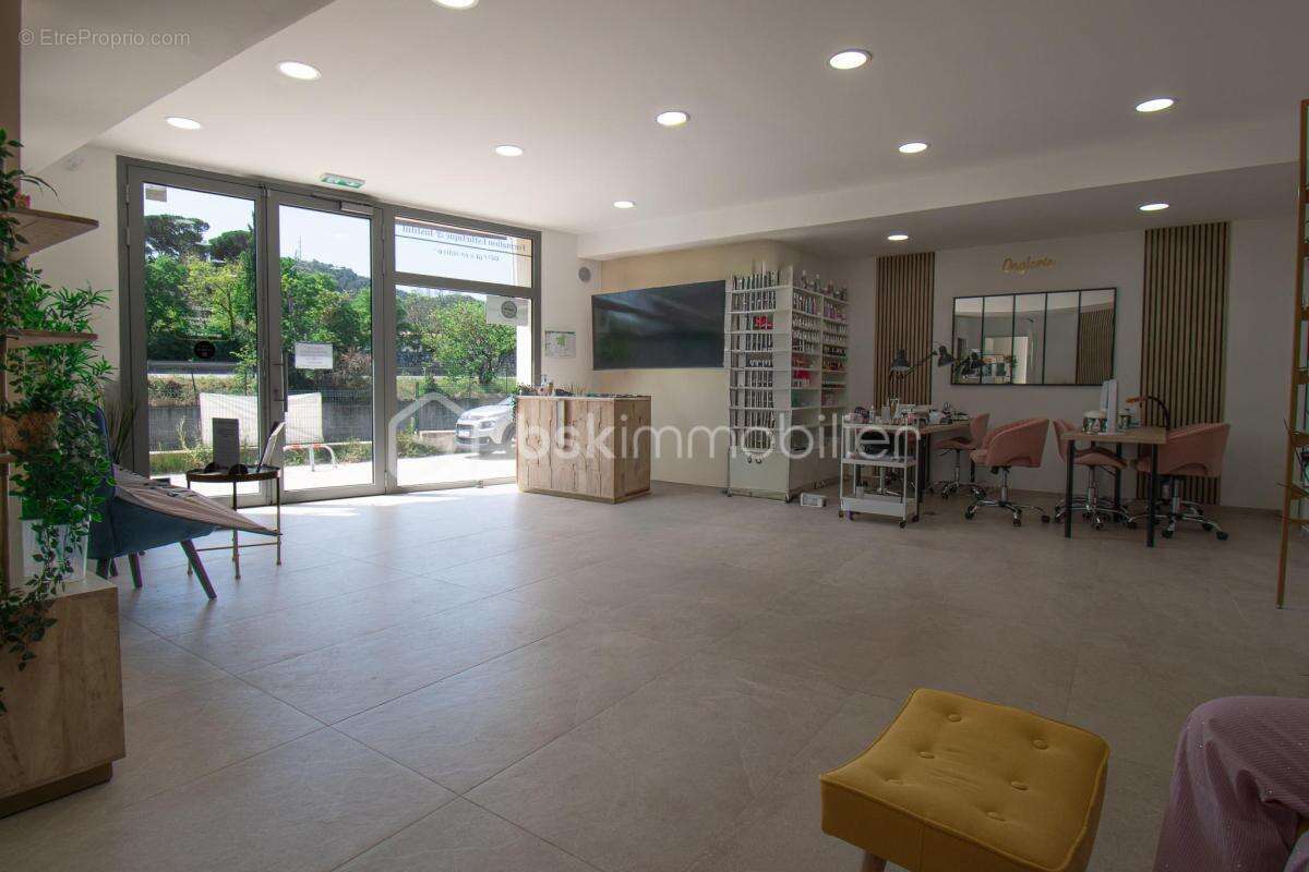 Commerce à MARSEILLE-11E