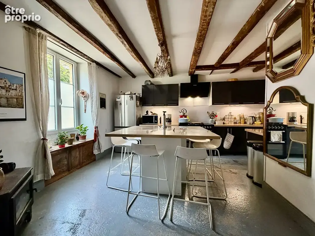 Belle maison de ville de caractère avec de beaux volumes, jardin privé au coeur de Ruffec - photo 3