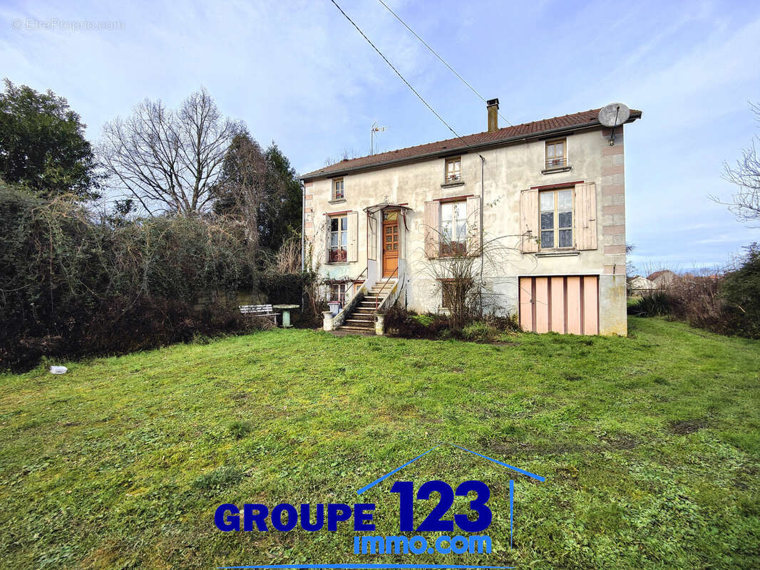 Maison avec près de 6 000 m2 de terrain   Un fort potentiel à révéler - photo 12