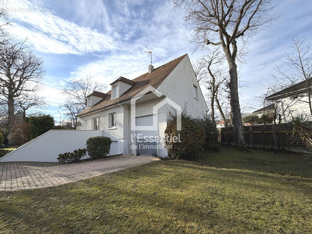 Maison à VERNEUIL-SUR-SEINE