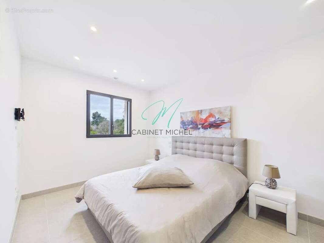 Maison à ROQUEFORT-LES-PINS