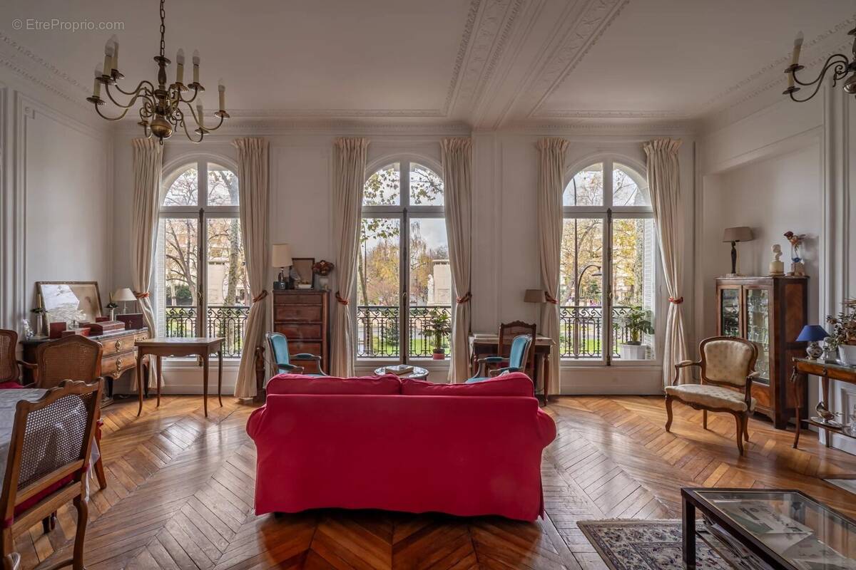 Appartement à NEUILLY-SUR-SEINE