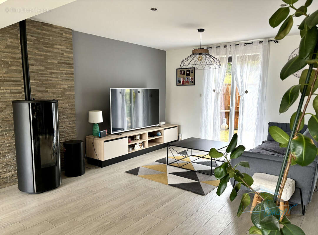 Maison à JANVILLE-SUR-JUINE