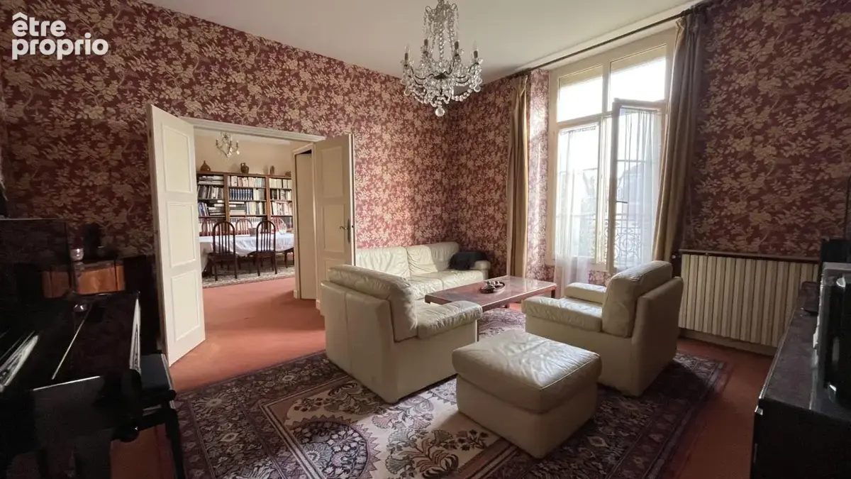 Maison en pierre de 335 m² en plein centre-ville - photo 7