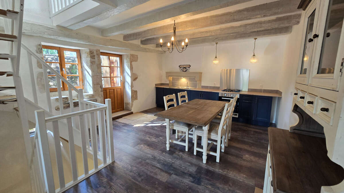 Maison 245m² à charroux - photo 12