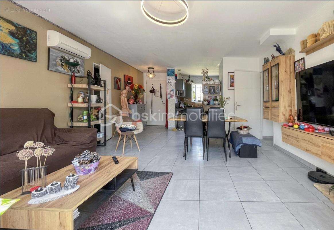 Maison à SAINT-HILAIRE-DE-BRETHMAS