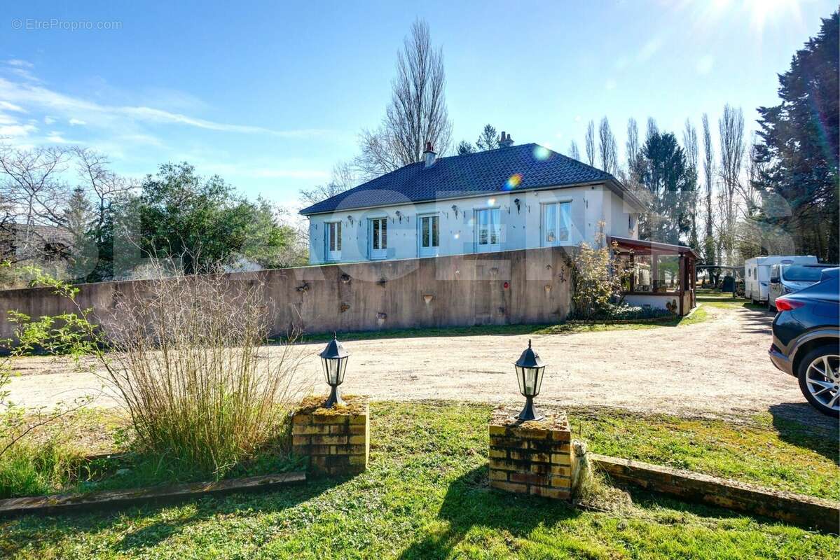 16 - Maison à LORRIS