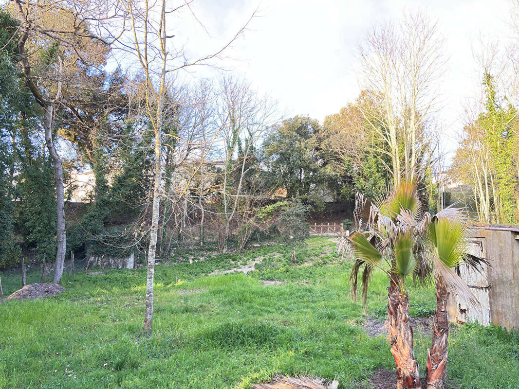 Terrain à MESCHERS-SUR-GIRONDE