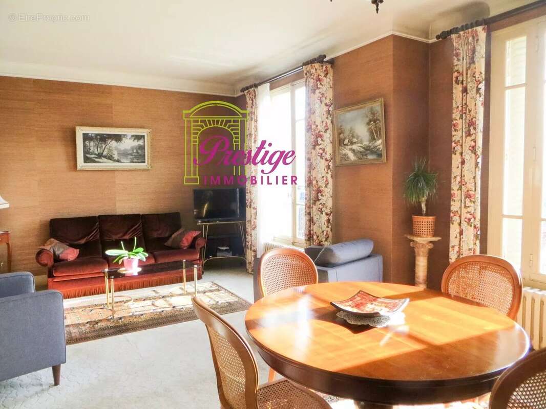 Appartement à LE MESNIL-LE-ROI