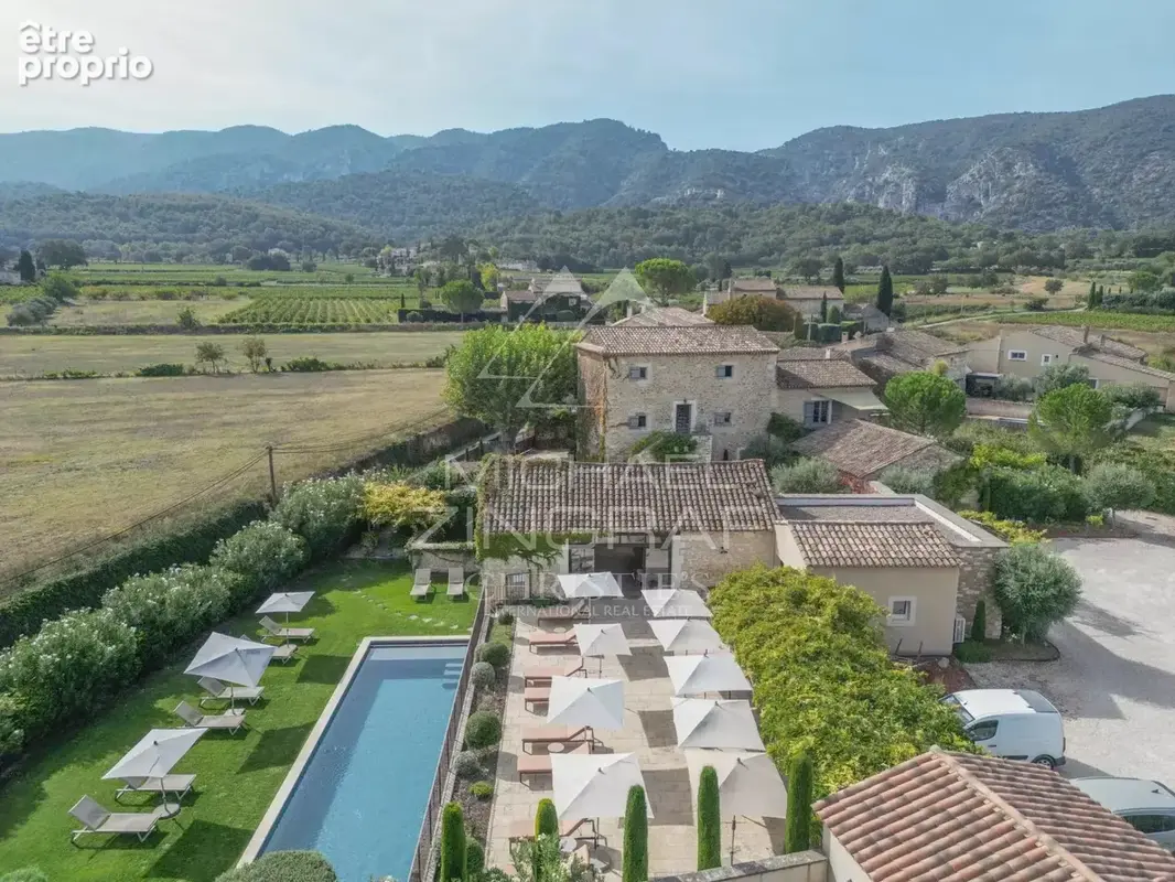 Oppède – Mas provençal de caractère avec gîtes, chambres d'hôtes et vues sur le Luberon - photo 1