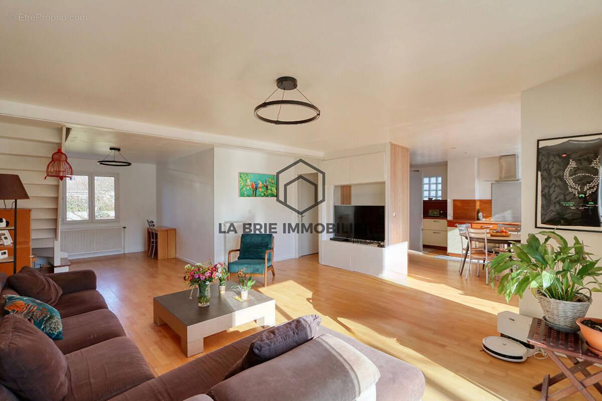 Maison à VILLECRESNES