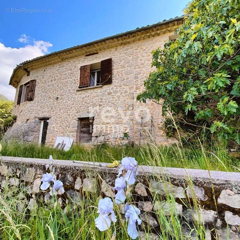 Maison à REMUZAT