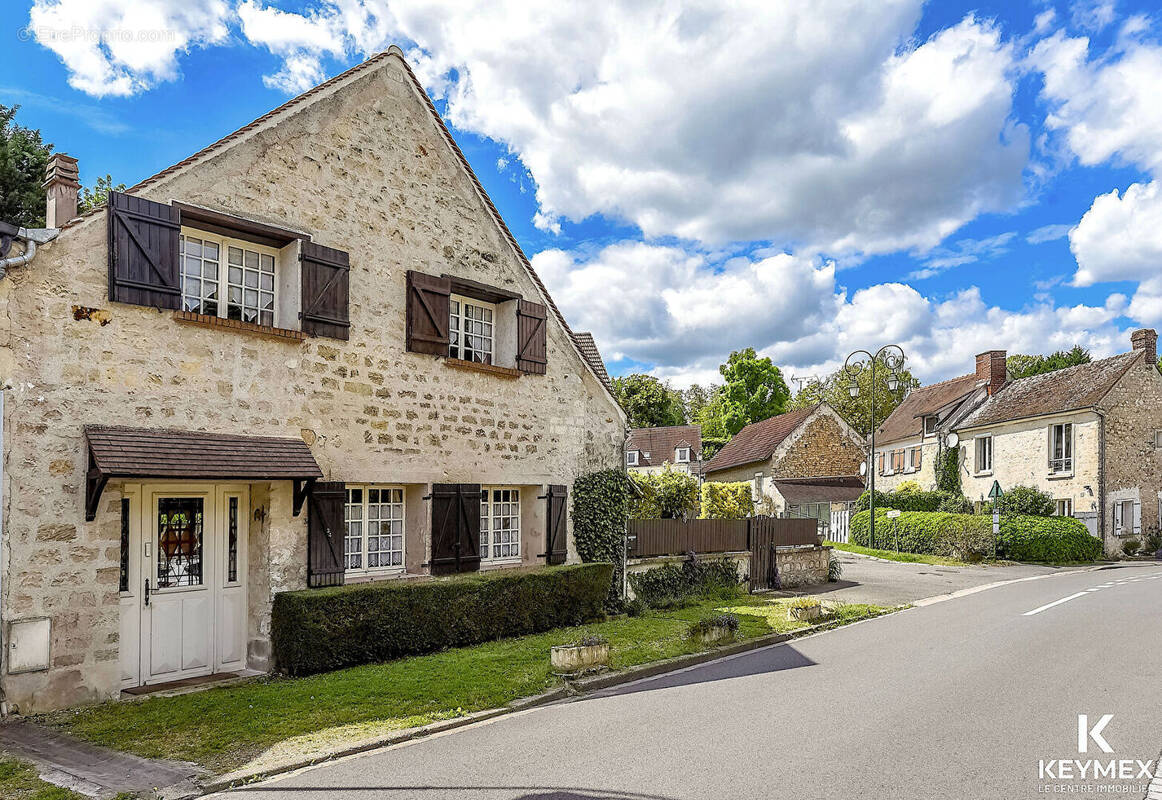 Maison à VALLANGOUJARD