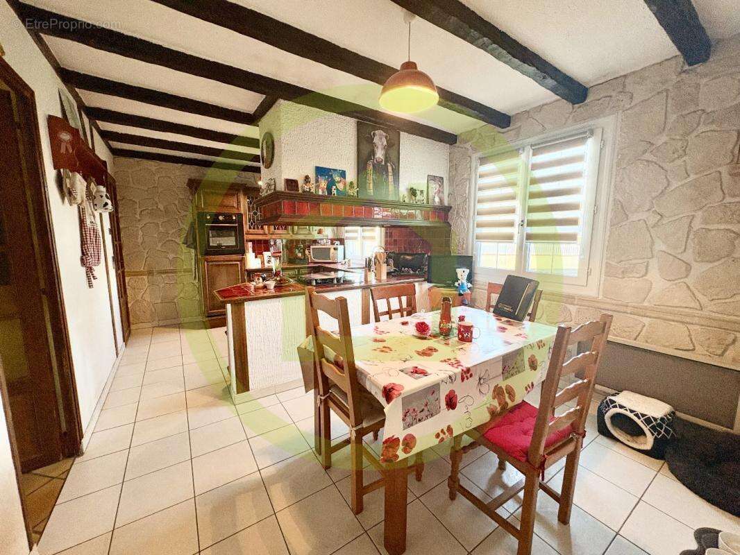 Maison à BEVILLE-LE-COMTE